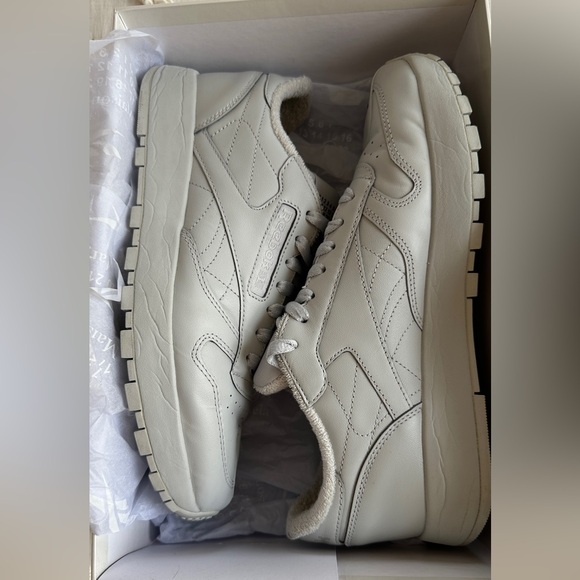 MAISON MARGIELA REEBOK TABI SNEAKERS - Picture 2 of 13